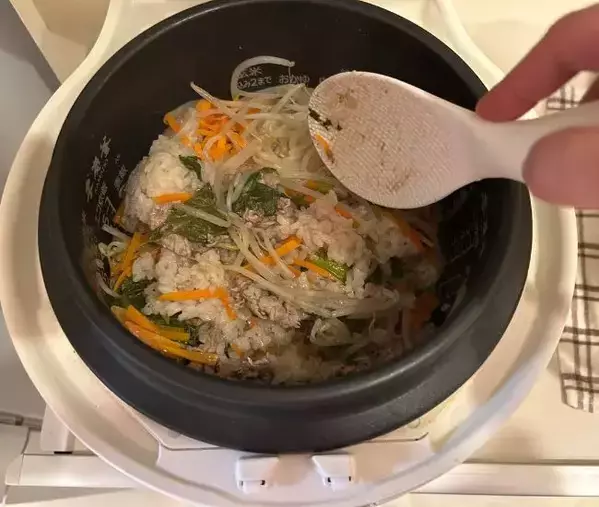 帰宅後すぐにスイッチオン！　炊飯器で作るごちそうに「最強のレシピ」「助かる」