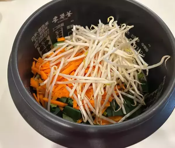 帰宅後すぐにスイッチオン！　炊飯器で作るごちそうに「最強のレシピ」「助かる」