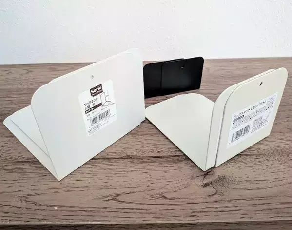 2つのブックエンドを『Ｕ字』に連結すると？　収納テクに「スッキリ」「真似します」