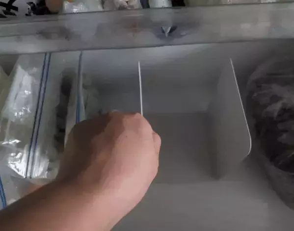 2つのブックエンドを『Ｕ字』に連結すると？　収納テクに「スッキリ」「真似します」