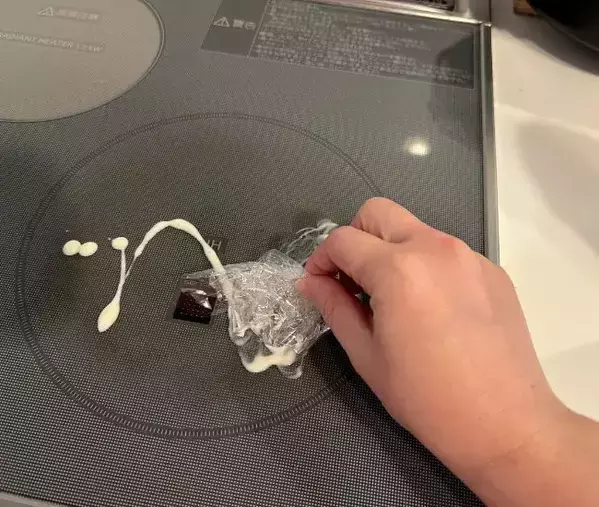 「捨てるのは待って」　使用済みのラップを丸めて使うと？使い道に「ウソでしょ」「衝撃」