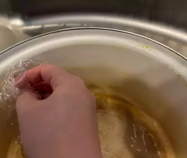 「捨てるのは待って」　使用済みのラップを丸めて使うと？使い道に「ウソでしょ」「衝撃」