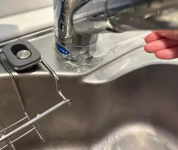 クエン酸と片栗粉を混ぜると？　蛇口周りでの活用術に「信じられない」「明日やる」