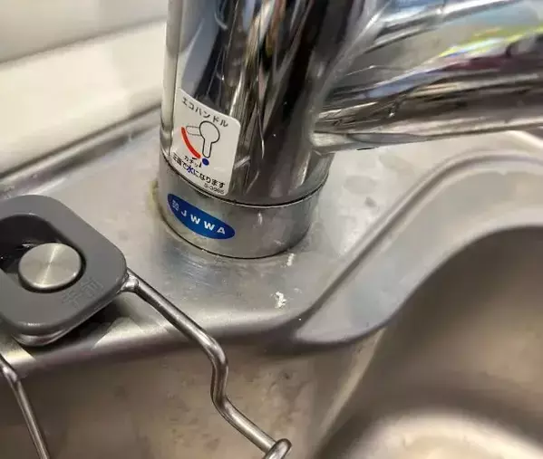 クエン酸と片栗粉を混ぜると？　蛇口周りでの活用術に「信じられない」「明日やる」