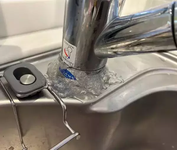 クエン酸と片栗粉を混ぜると？　蛇口周りでの活用術に「信じられない」「明日やる」