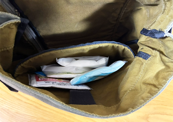 ティッシュを大量に持ち歩く人を見て！　ポケットティッシュを“コンパクトに一括収納”するアイデアとは