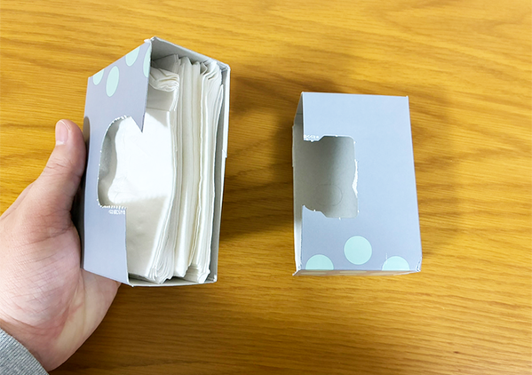 ティッシュを大量に持ち歩く人を見て！　ポケットティッシュを“コンパクトに一括収納”するアイデアとは