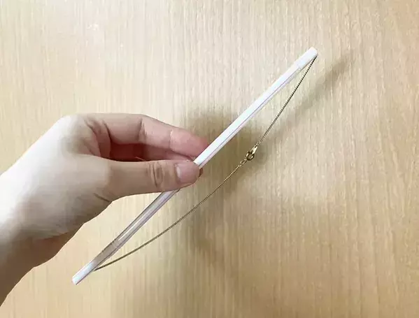 もうイライラしない！　絡まりやすいネックレスはラップやストローで持ち運ぶ