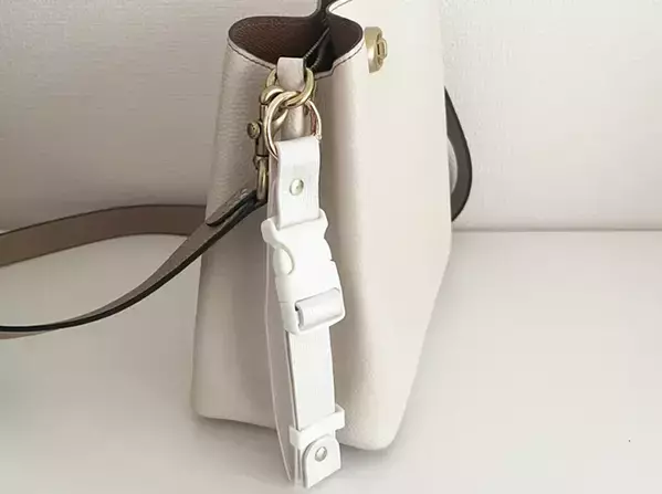 ロングコートもOK？　スリコ『ジャケットホルダー』を実際に使ってみたので本音レビューする【330円】