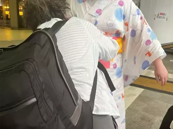 「まるで妖精みたい」　帯を直した年配女性に驚きと称賛