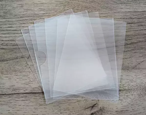 使い古したクリアファイルは捨てないで！　まさかの活用法に「手間が減った」「最高」