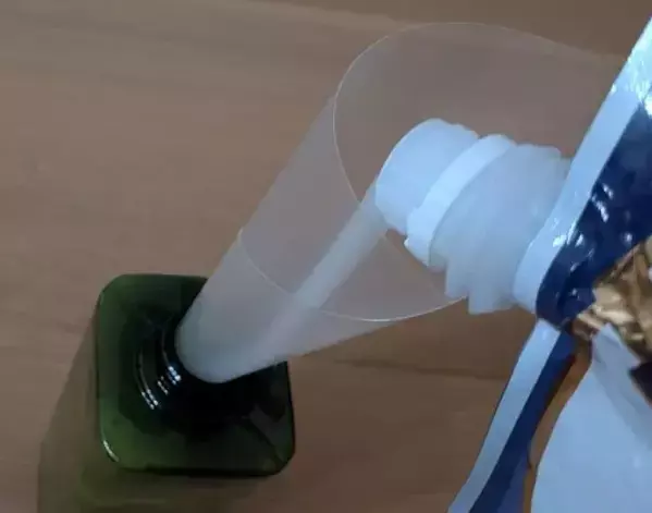 使い古したクリアファイルは捨てないで！　まさかの活用法に「手間が減った」「最高」