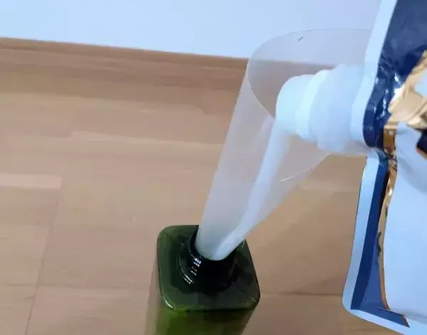 使い古したクリアファイルは捨てないで！　まさかの活用法に「手間が減った」「最高」