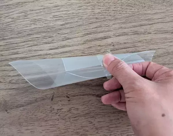 使い古したクリアファイルは捨てないで！　まさかの活用法に「手間が減った」「最高」