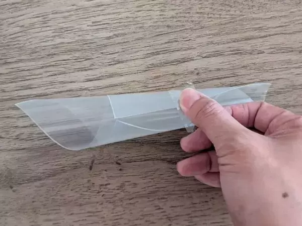 使い古したクリアファイルは捨てないで！　まさかの活用法に「手間が減った」「最高」