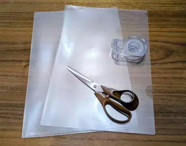 使い古したクリアファイルは捨てないで！　まさかの活用法に「手間が減った」「最高」