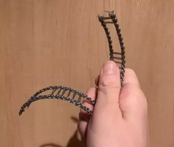 たった10分でクローゼットの収納力が2倍に　突っ張り棒を使った画期的な裏技