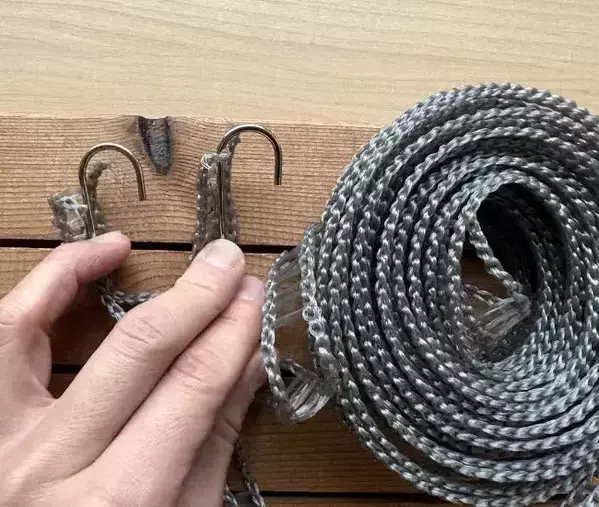 たった10分でクローゼットの収納力が2倍に　突っ張り棒を使った画期的な裏技