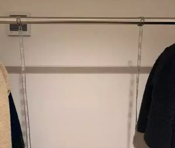 たった10分でクローゼットの収納力が2倍に　突っ張り棒を使った画期的な裏技