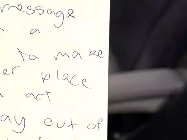 飛行機の座席ポケットに残されたメッセージ　子供の一文に「泣いた…！」「世界はまだ捨てたもんじゃない」