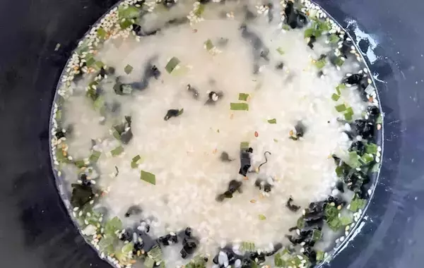 炊飯器に2袋入れてみて！　子供が黙々と食べた炊き込みご飯、味付けに使ったのは？