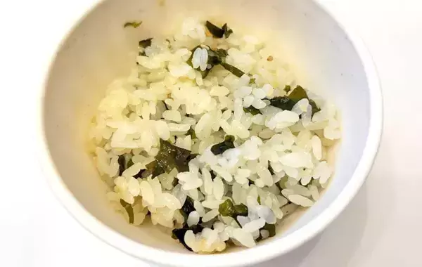 炊飯器に2袋入れてみて！　子供が黙々と食べた炊き込みご飯、味付けに使ったのは？