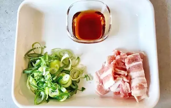 長ネギの『青い部分』捨てないで！　めんつゆと豚肉で作る、炊き込みご飯レシピ