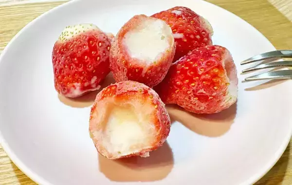 材料2つだけ！　すっぱいイチゴを甘く食べる方法に「家族がハマった！」