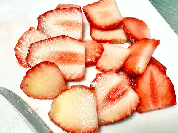 食パンに食べ飽きた時はこれ！　子どもが喜ぶ『イチゴ大福風トースト』アレンジ術