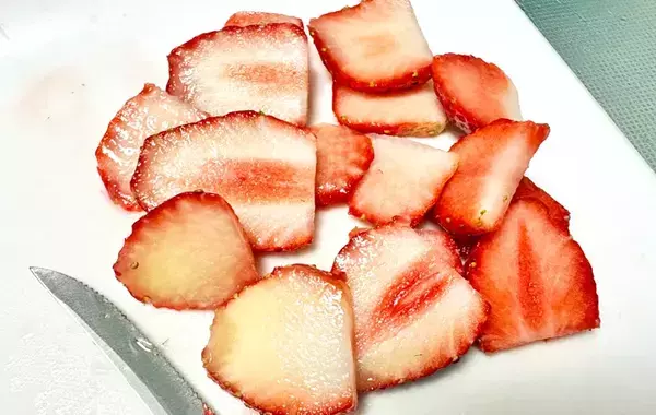 食パンに食べ飽きた時はこれ！　子どもが喜ぶ『イチゴ大福風トースト』アレンジ術