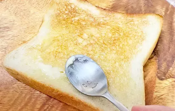 食パンに食べ飽きた時はこれ！　子どもが喜ぶ『イチゴ大福風トースト』アレンジ術