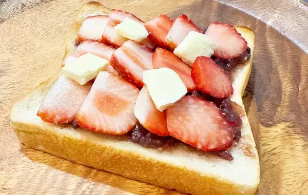 食パンに食べ飽きた時はこれ！　子どもが喜ぶ『イチゴ大福風トースト』アレンジ術