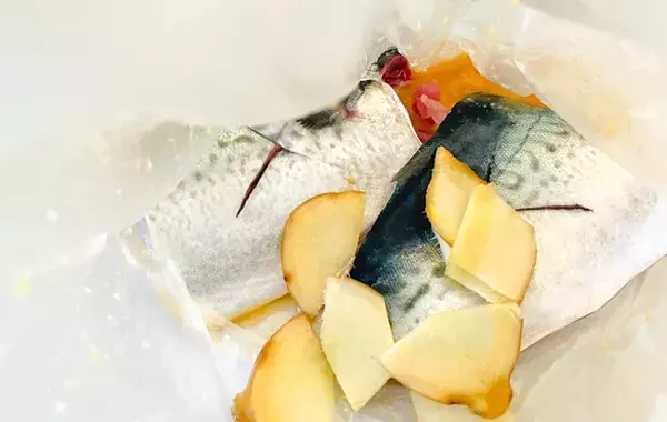 【30分で作れる】ポリ袋に全部入れて、鍋にポイッ！　失敗知らずのサバの味噌煮に、夫も感動