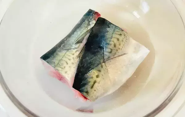 【30分で作れる】ポリ袋に全部入れて、鍋にポイッ！　失敗知らずのサバの味噌煮に、夫も感動