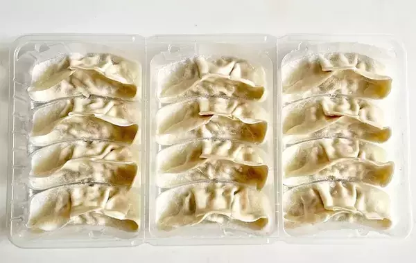 【味つけは塩だけ】冷凍餃子をストックしたくなる！　簡単絶品チャーハンを作ってみた