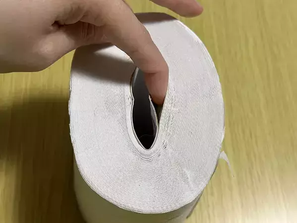 【30秒でできる】　トイレットペーパーから芯を抜く方法！　レジャーや避難用に便利