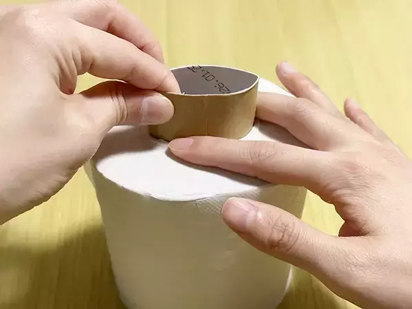 【30秒でできる】　トイレットペーパーから芯を抜く方法！　レジャーや避難用に便利