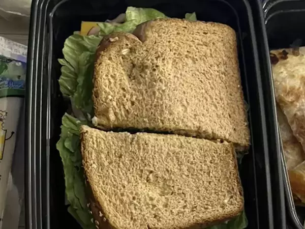 「しっかり食べてね」夫が渡した弁当　開けてみると…「どう見ても1食分じゃない」「優しさが詰まってる」