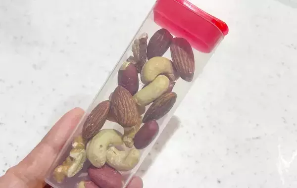 『チョコベビー容器』が超優秀！　コスト0円の収納に「捨てるのやめた」