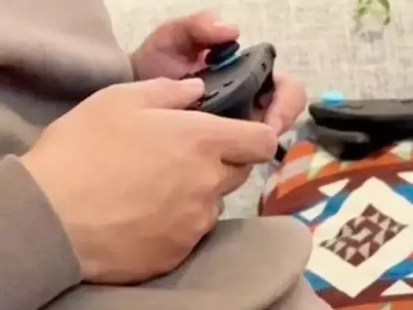 動物病院に連れて行かれた犬　帰宅後の姿に「顔に出すぎ」「うんうん分かるよ」