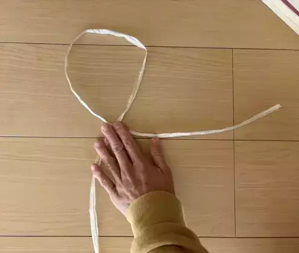 ビニールひもは十字に置いて！　本をガッチリ固定して『一発』でほどく方法に救われた