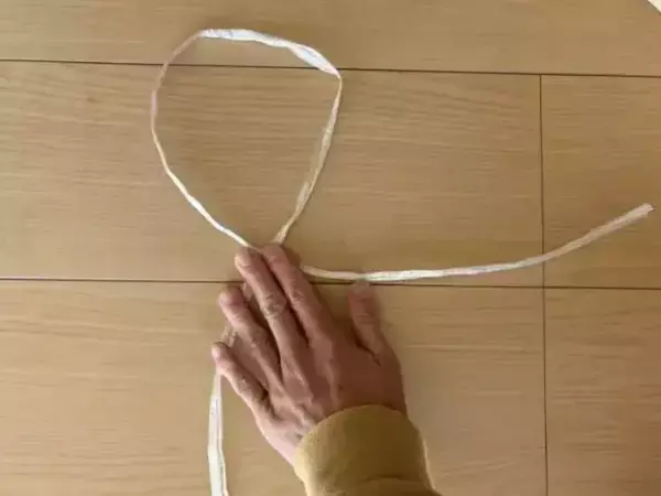ビニールひもは十字に置いて！　本をガッチリ固定して『一発』でほどく方法に救われた