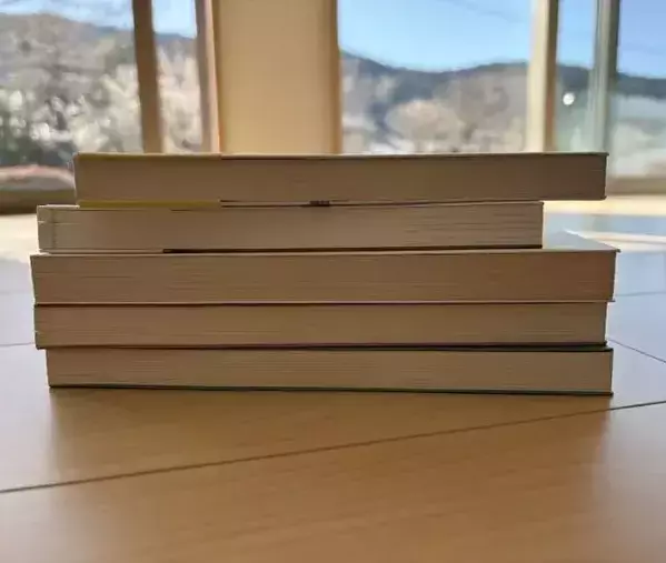 ビニールひもは十字に置いて！　本をガッチリ固定して『一発』でほどく方法に救われた