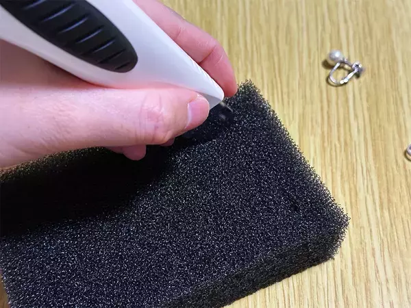 20分で完成！　食器用スポンジを使った『アクセサリー収納』の作り方
