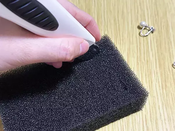 20分で完成！　食器用スポンジを使った『アクセサリー収納』の作り方