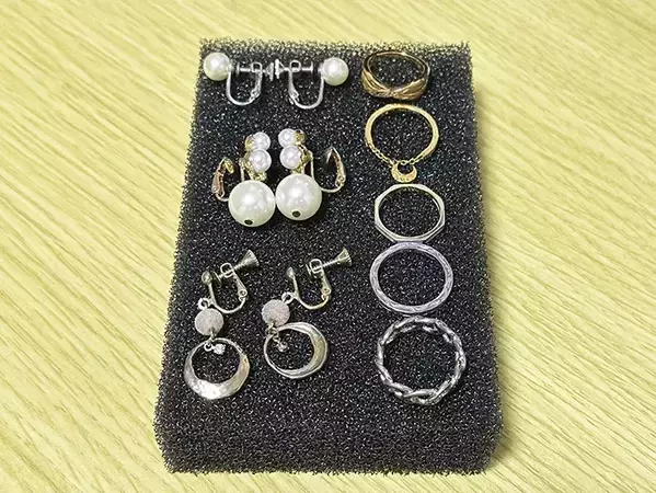 20分で完成！　食器用スポンジを使った『アクセサリー収納』の作り方