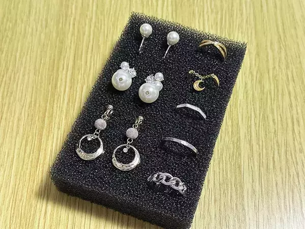20分で完成！　食器用スポンジを使った『アクセサリー収納』の作り方