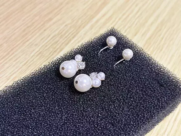 20分で完成！　食器用スポンジを使った『アクセサリー収納』の作り方