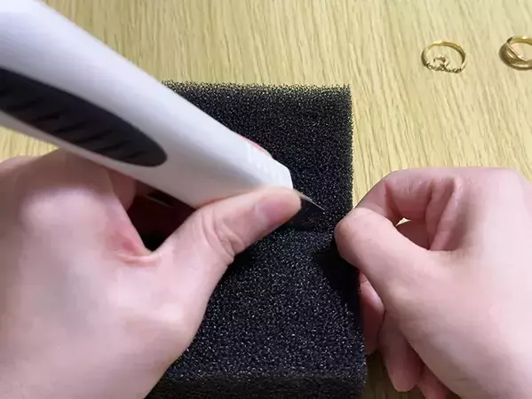 20分で完成！　食器用スポンジを使った『アクセサリー収納』の作り方