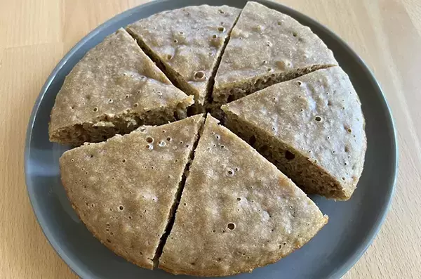 ホットケーキミックスに『2本』入れてみて！　簡単ケーキの“味つけ”に使ったのは…